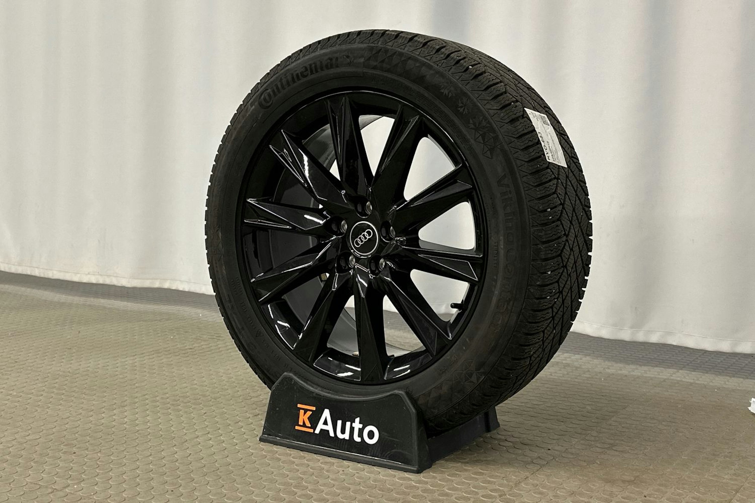 harmaa Audi Q4 e-tron 2024 kuva 13.