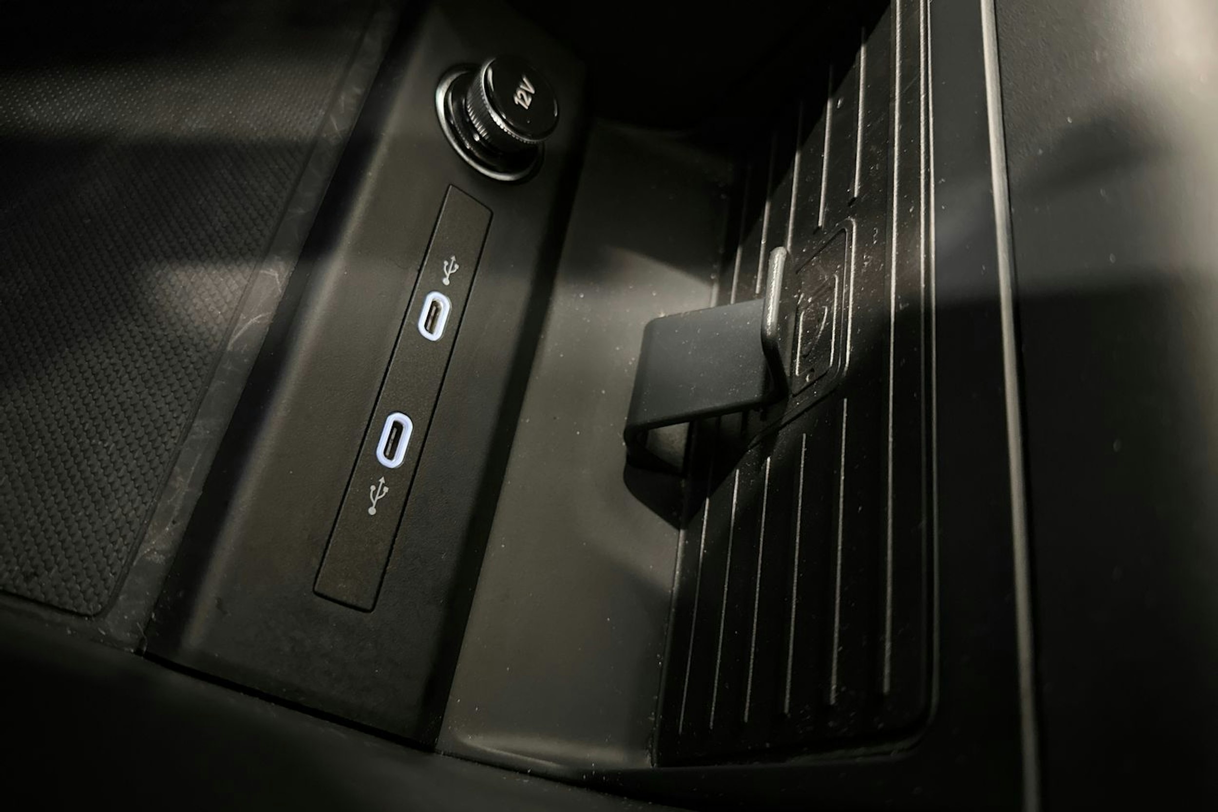 harmaa Audi Q4 e-tron 2024 kuva 24.