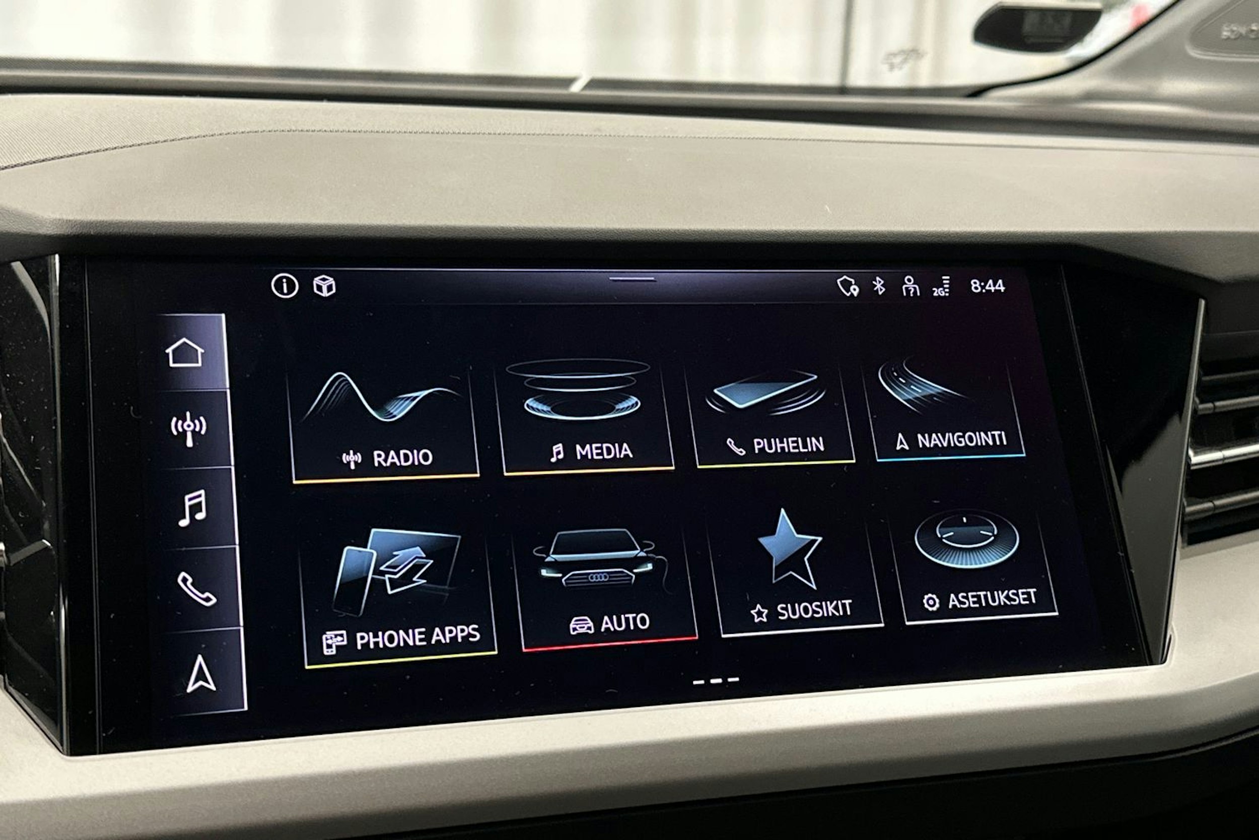 harmaa Audi Q4 e-tron 2024 kuva 26.