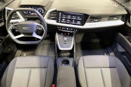 Harmaa Audi Q4 e-tron 2024 kuva 9.