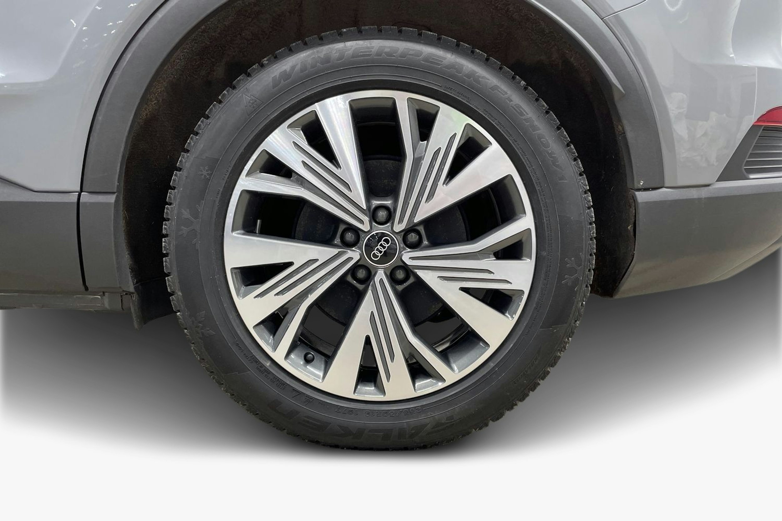 Harmaa Audi Q4 e-tron 2024 kuva 11.