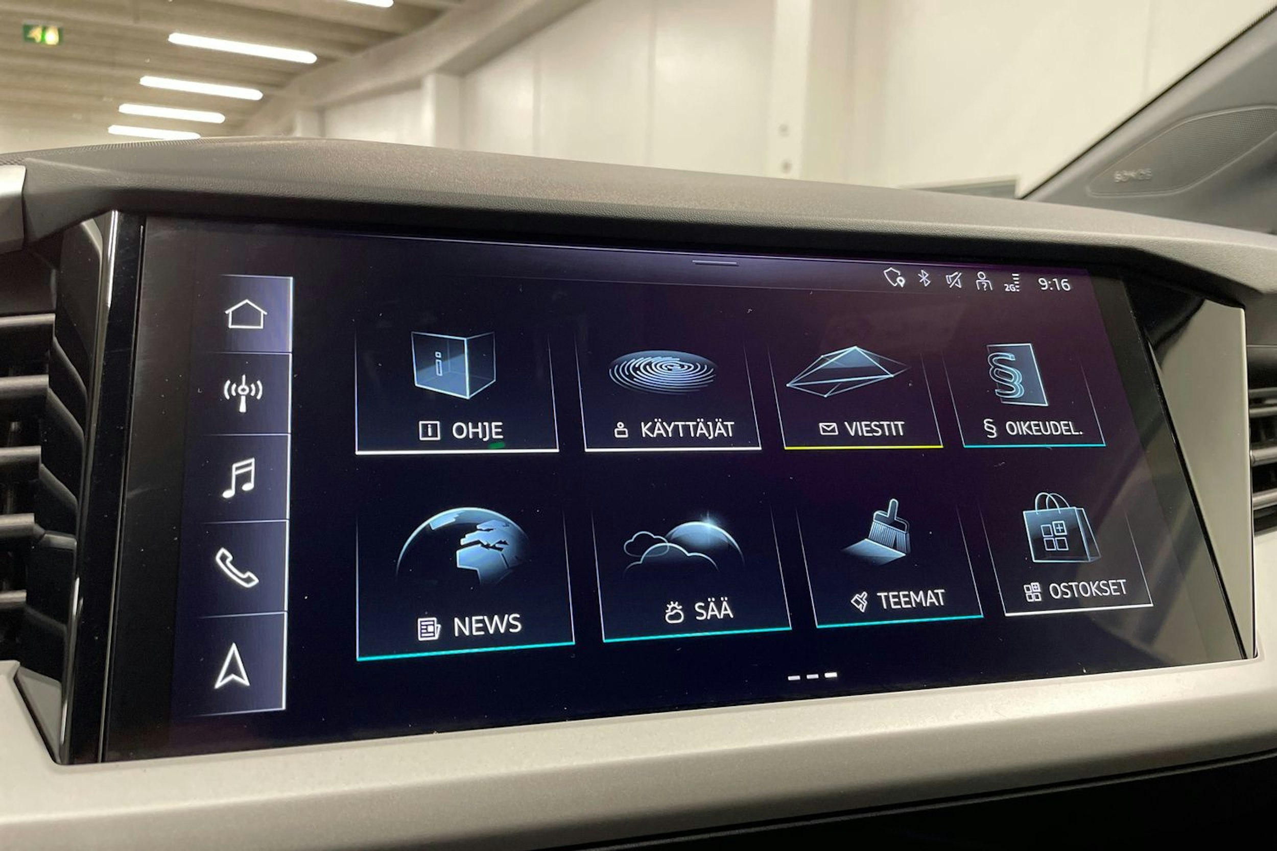 Harmaa Audi Q4 e-tron 2024 kuva 15.