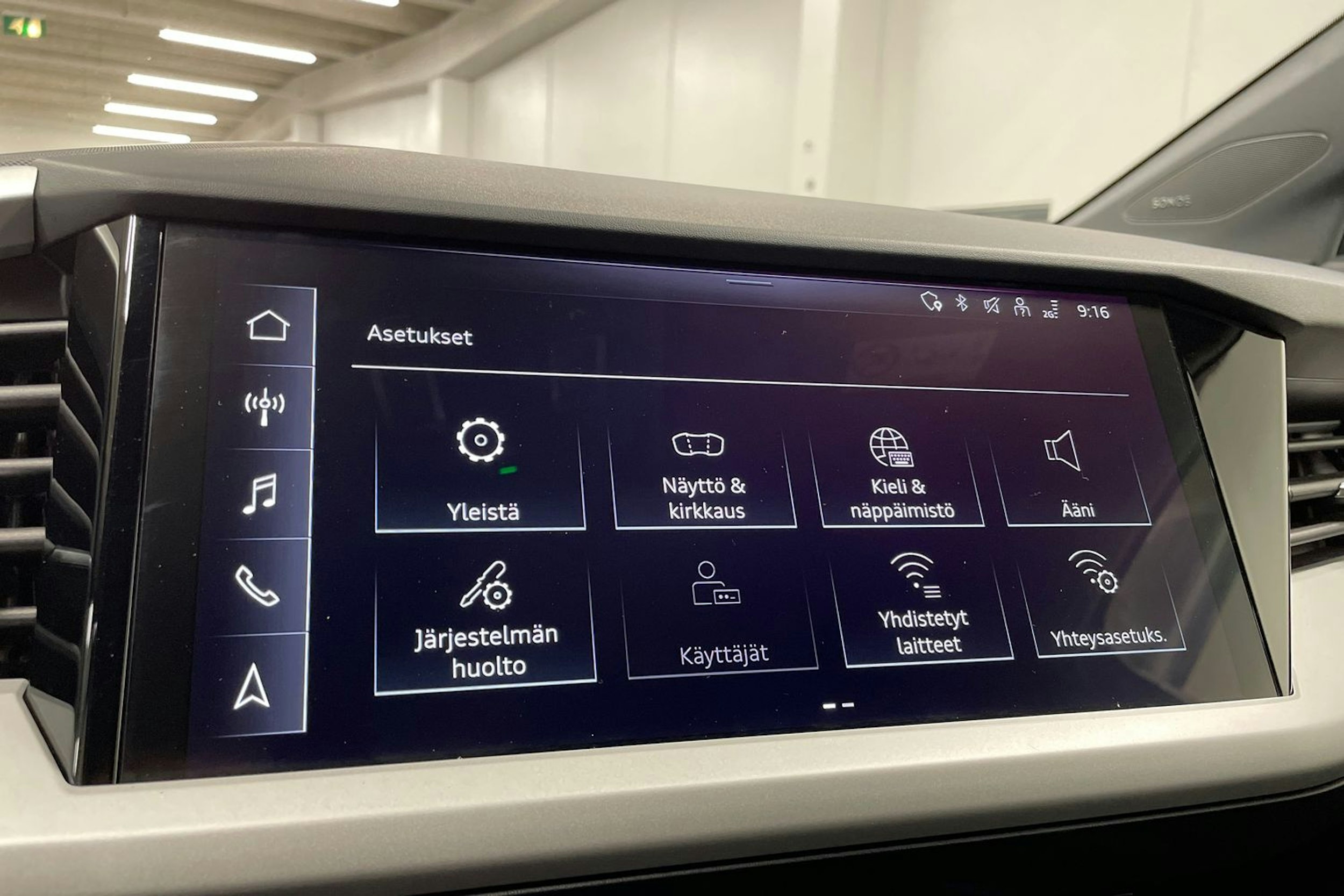 Harmaa Audi Q4 e-tron 2024 kuva 16.