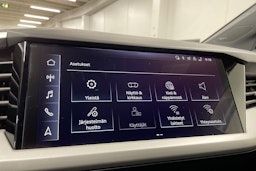 Harmaa Audi Q4 e-tron 2024 kuva 16.