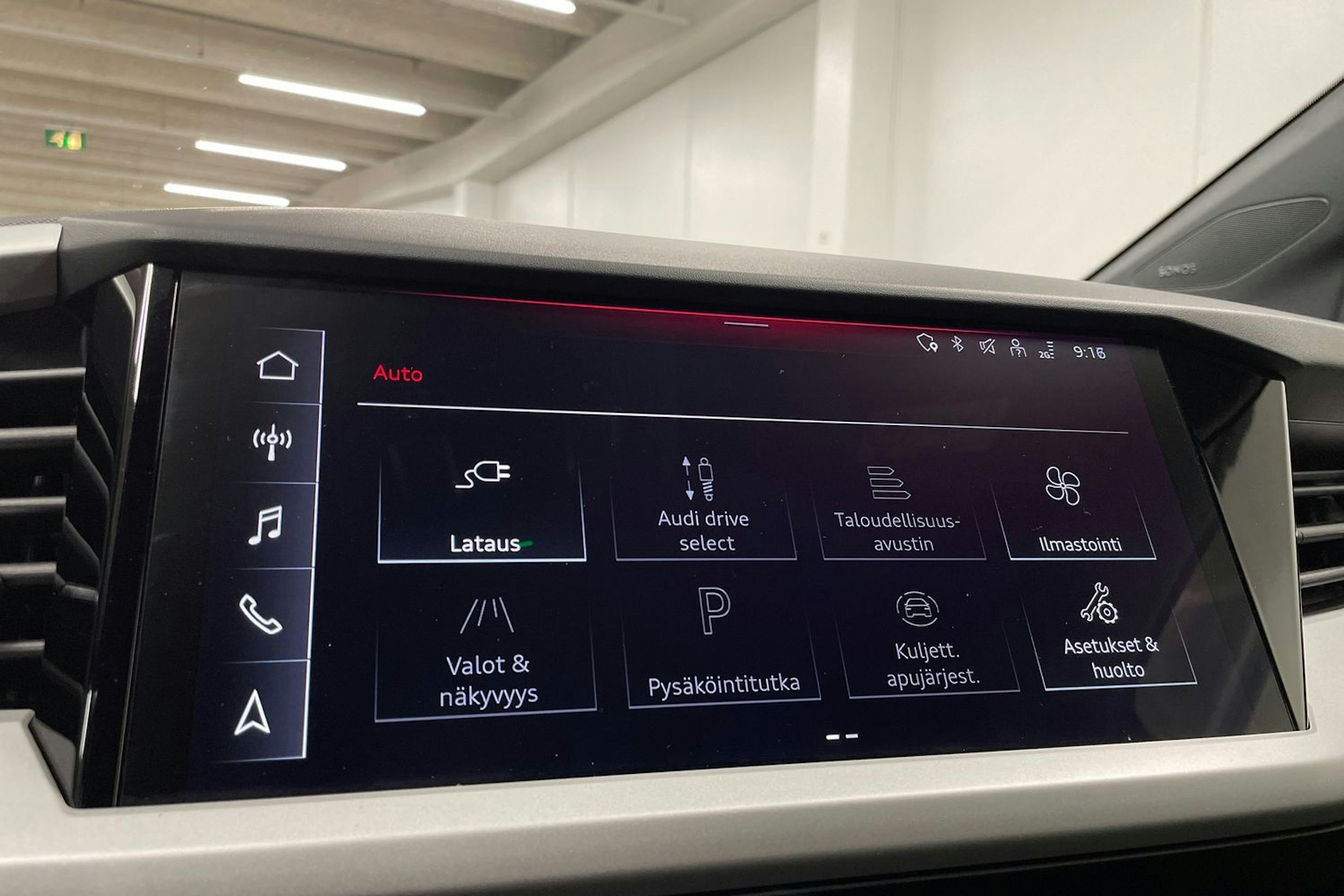 Harmaa Audi Q4 e-tron 2024 kuva 18.