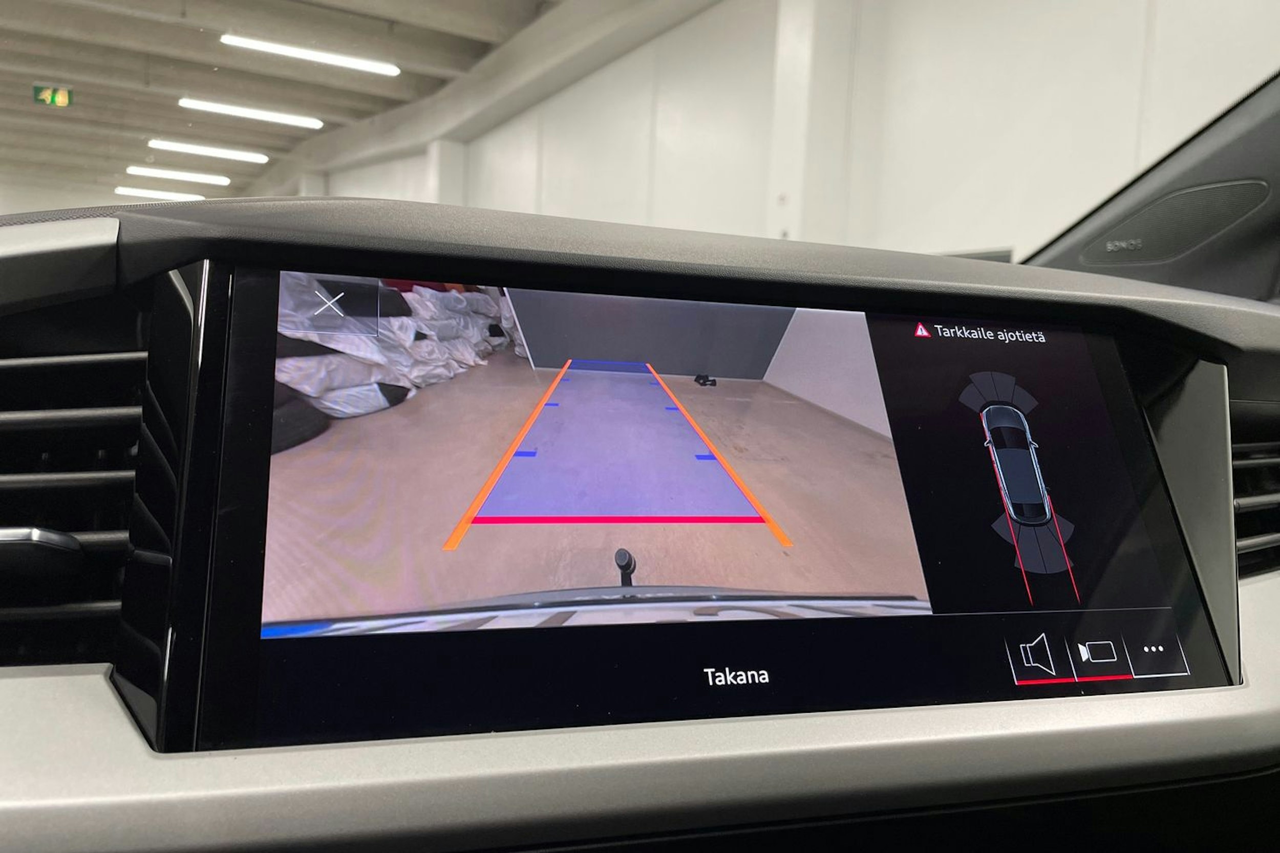 Harmaa Audi Q4 e-tron 2024 kuva 20.