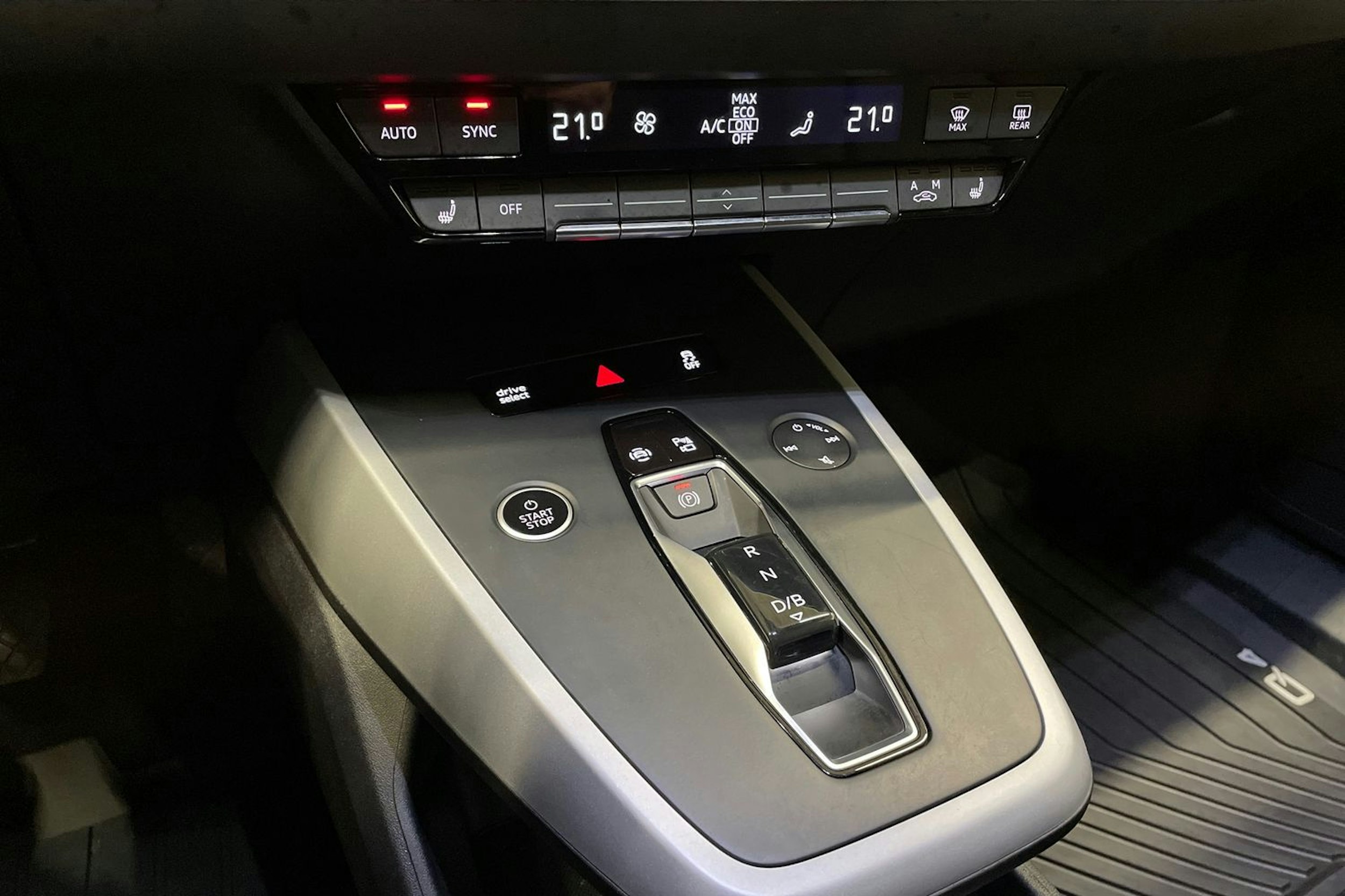 Harmaa Audi Q4 e-tron 2024 kuva 21.