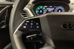 Harmaa Audi Q4 e-tron 2024 kuva 23.