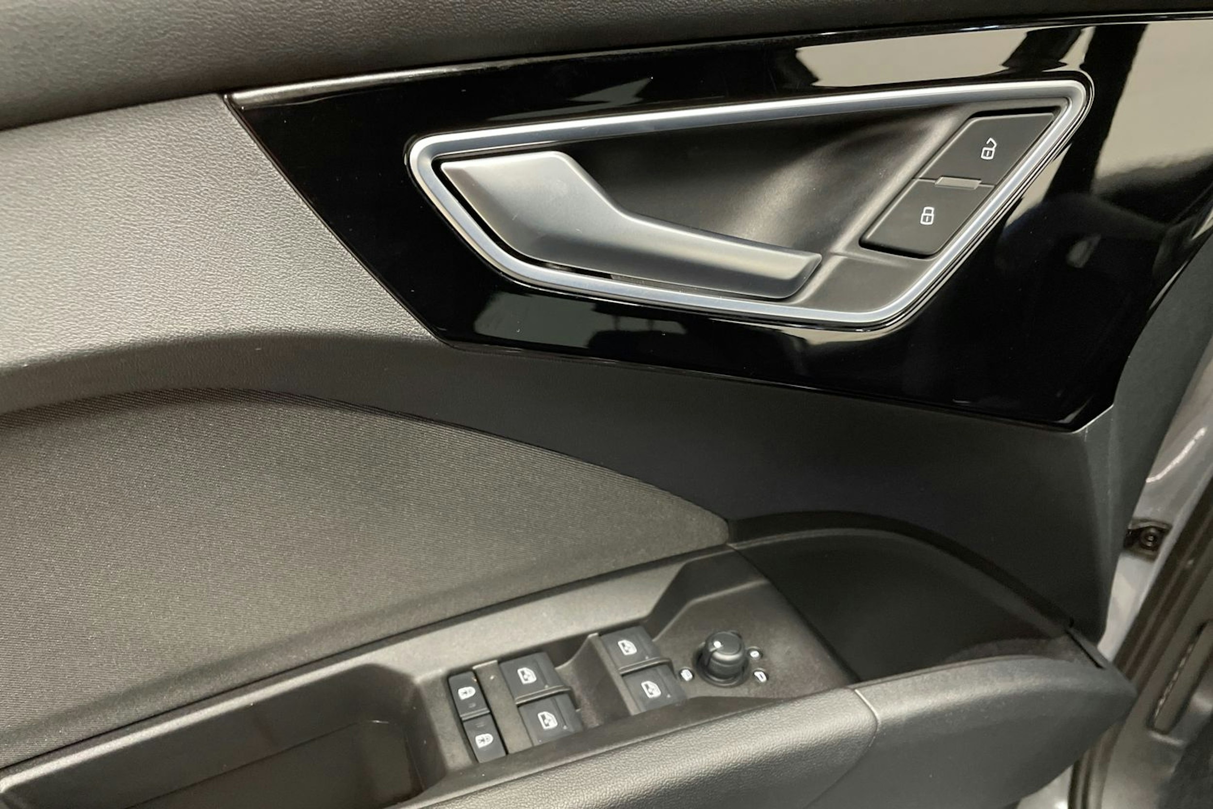 Harmaa Audi Q4 e-tron 2024 kuva 26.