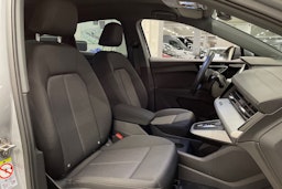 Harmaa Audi Q4 e-tron 2024 kuva 28.