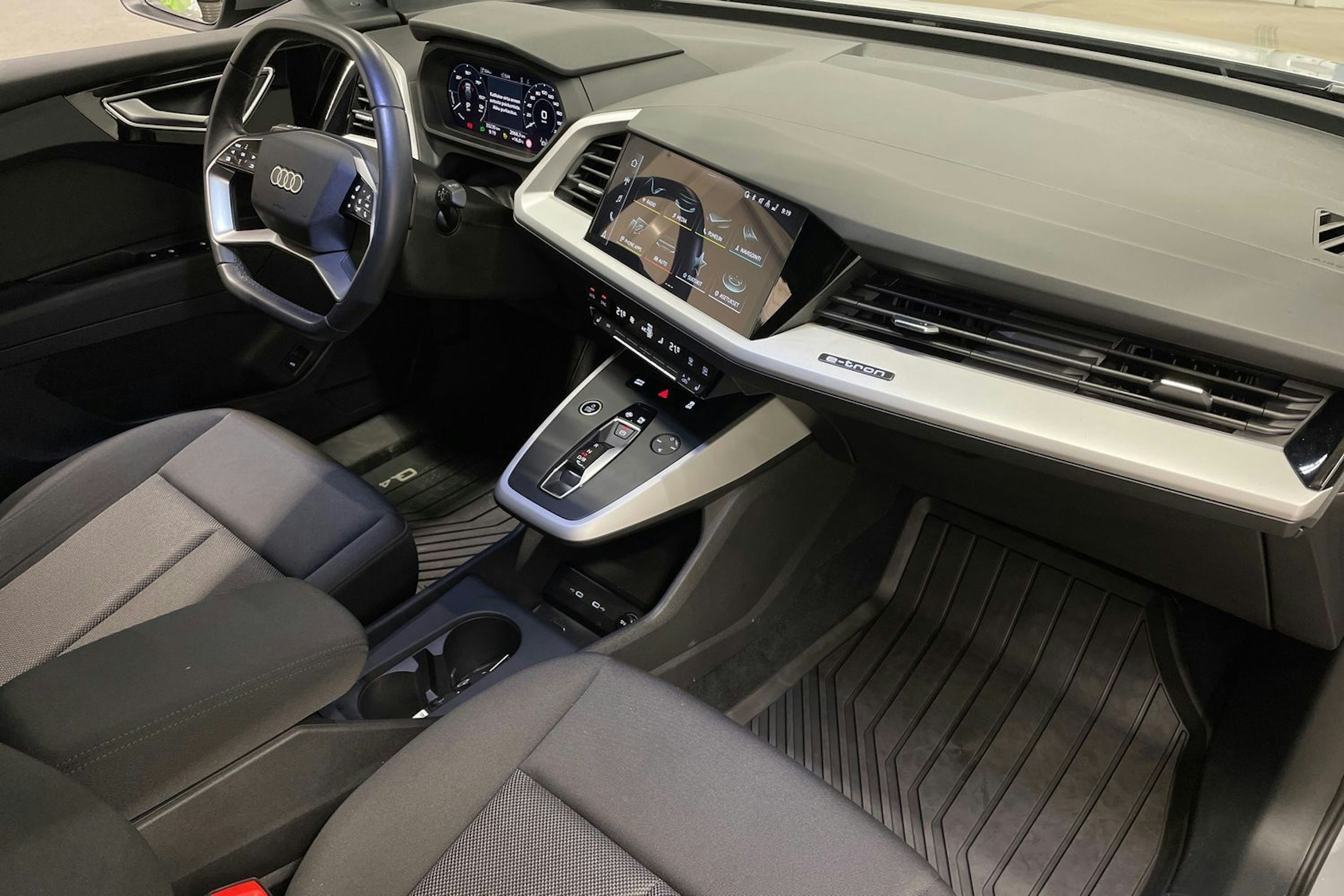 Harmaa Audi Q4 e-tron 2024 kuva 29.