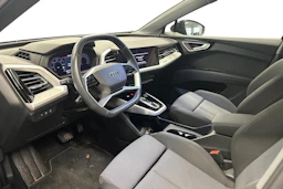 musta Audi Q4 e-tron 2024 kuva 3.