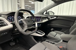 Harmaa Audi Q4 e-tron 2024 kuva 6.