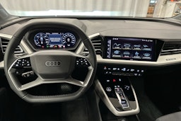 Harmaa Audi Q4 e-tron 2024 kuva 8.
