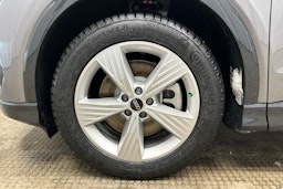 Harmaa Audi Q4 e-tron 2024 kuva 10.