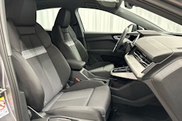 Harmaa Audi Q4 e-tron 2024 kuva 15.