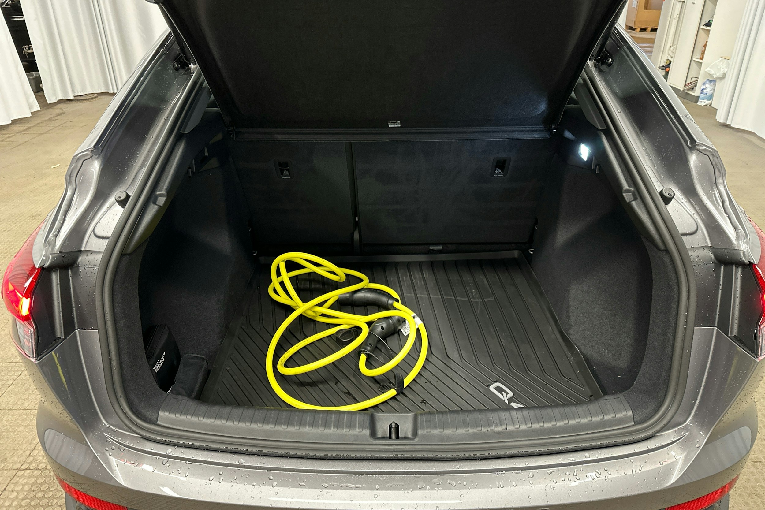 Harmaa Audi Q4 e-tron 2024 kuva 16.