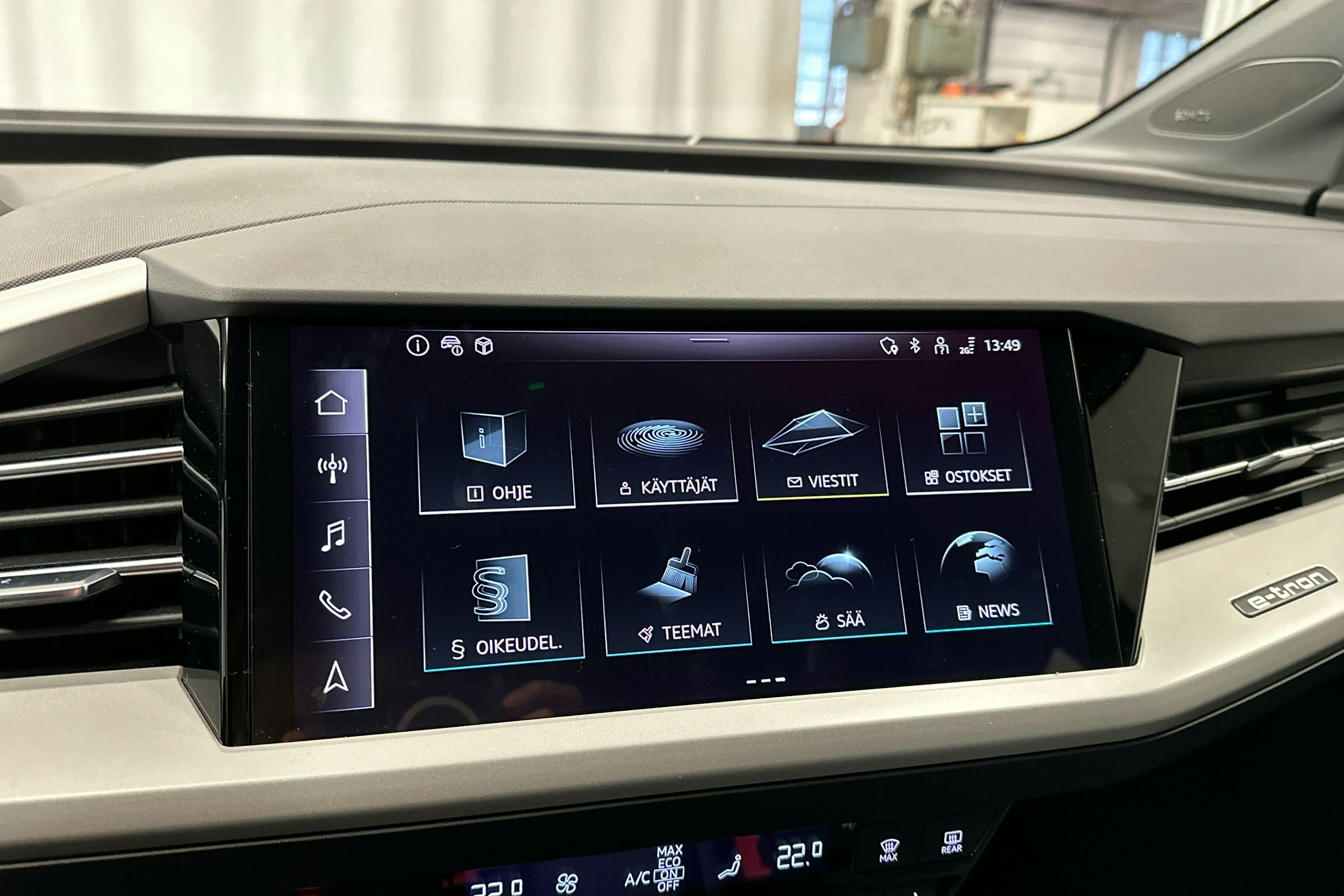 Harmaa Audi Q4 e-tron 2024 kuva 19.