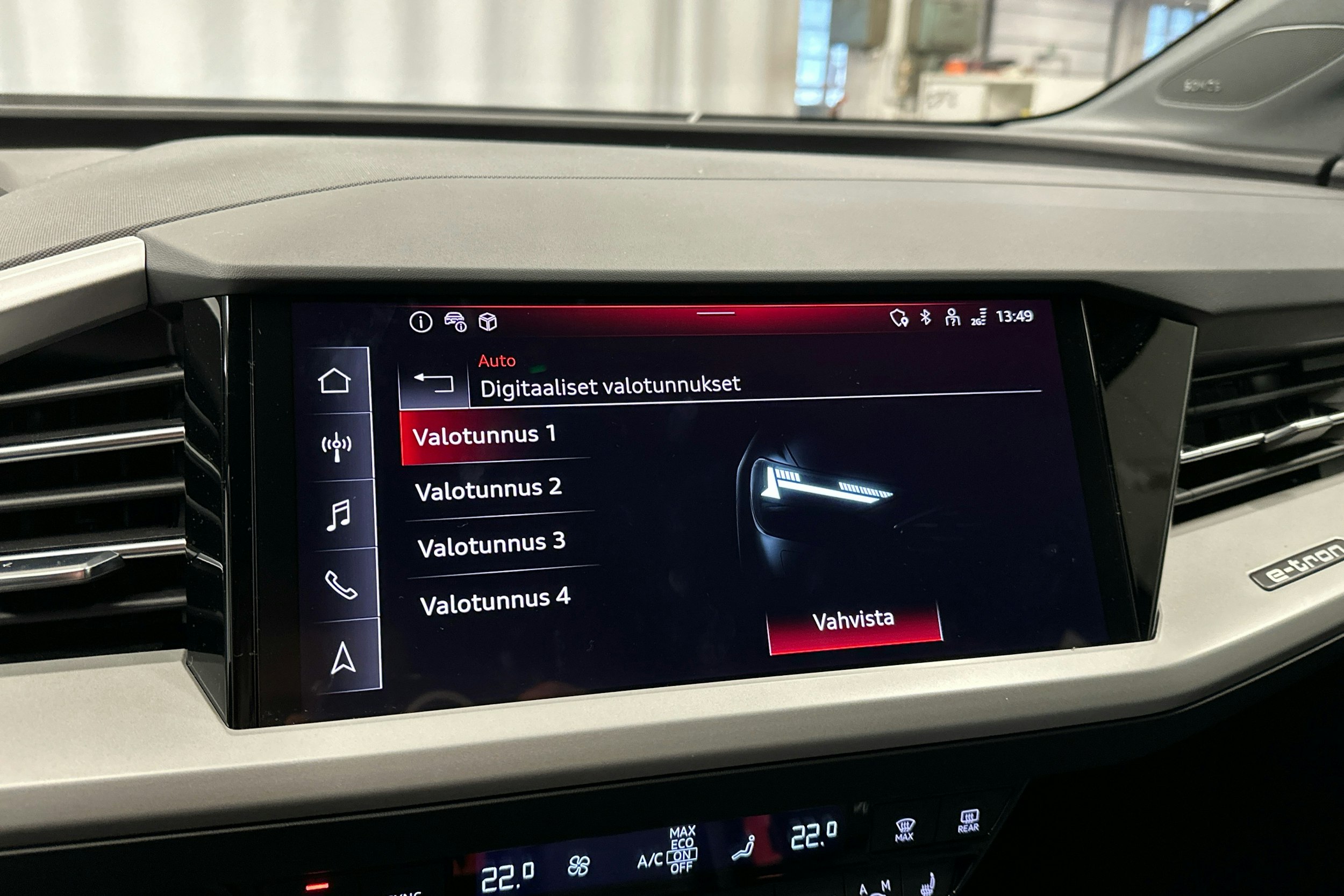 Harmaa Audi Q4 e-tron 2024 kuva 21.
