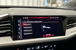 Harmaa Audi Q4 e-tron 2024 kuva 21.