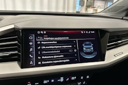 Harmaa Audi Q4 e-tron 2024 kuva 22.