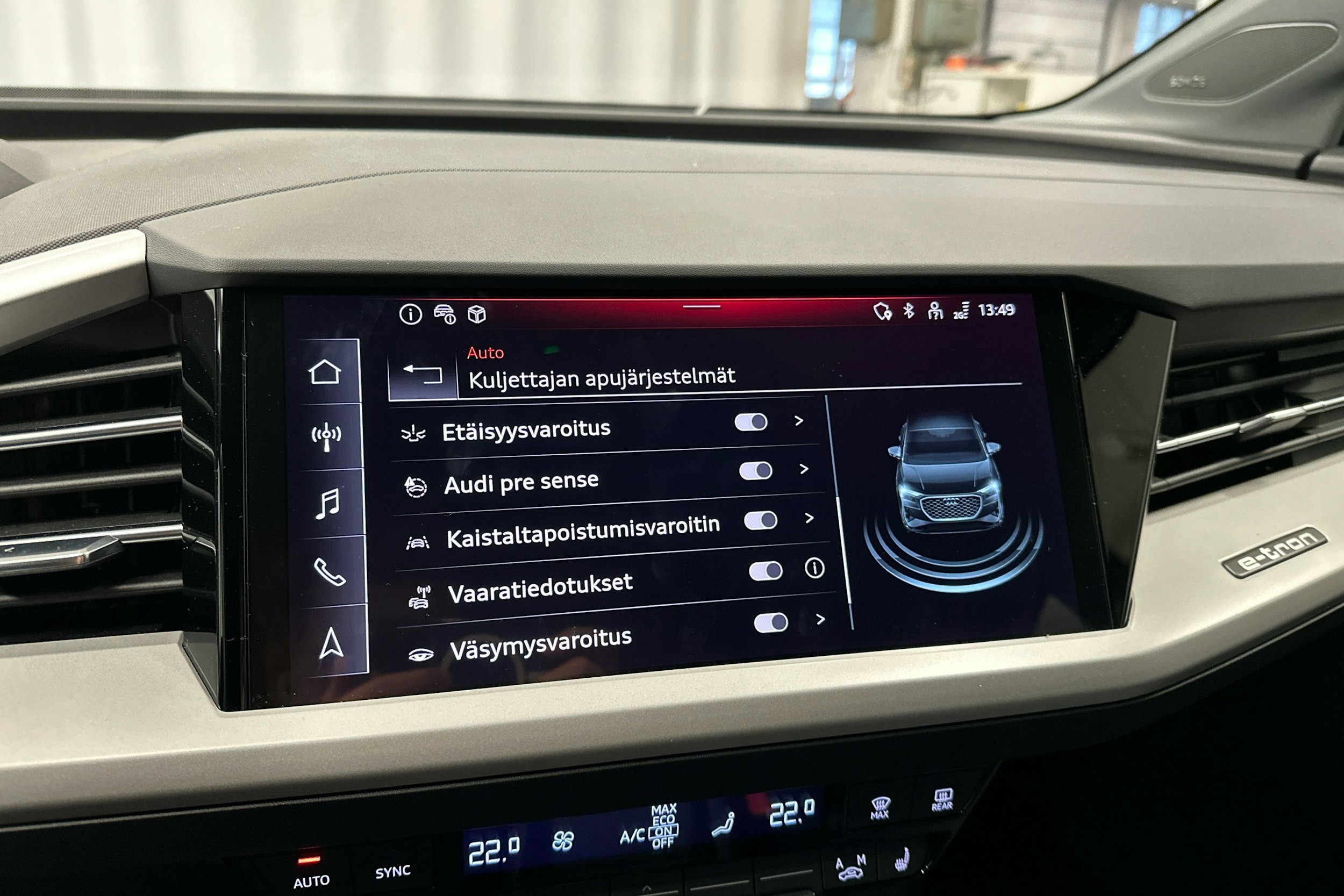 Harmaa Audi Q4 e-tron 2024 kuva 23.
