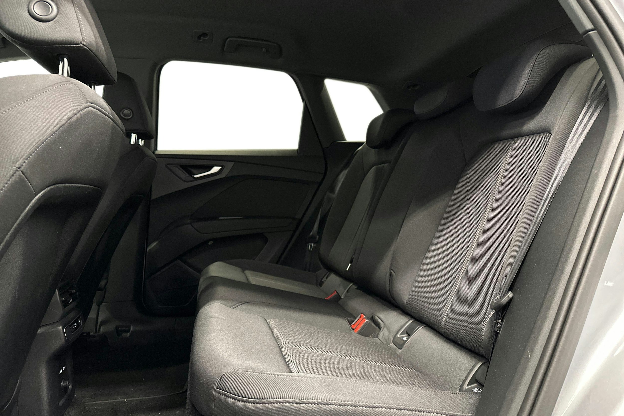 hopea Audi Q4 e-tron 2024 kuva 10.