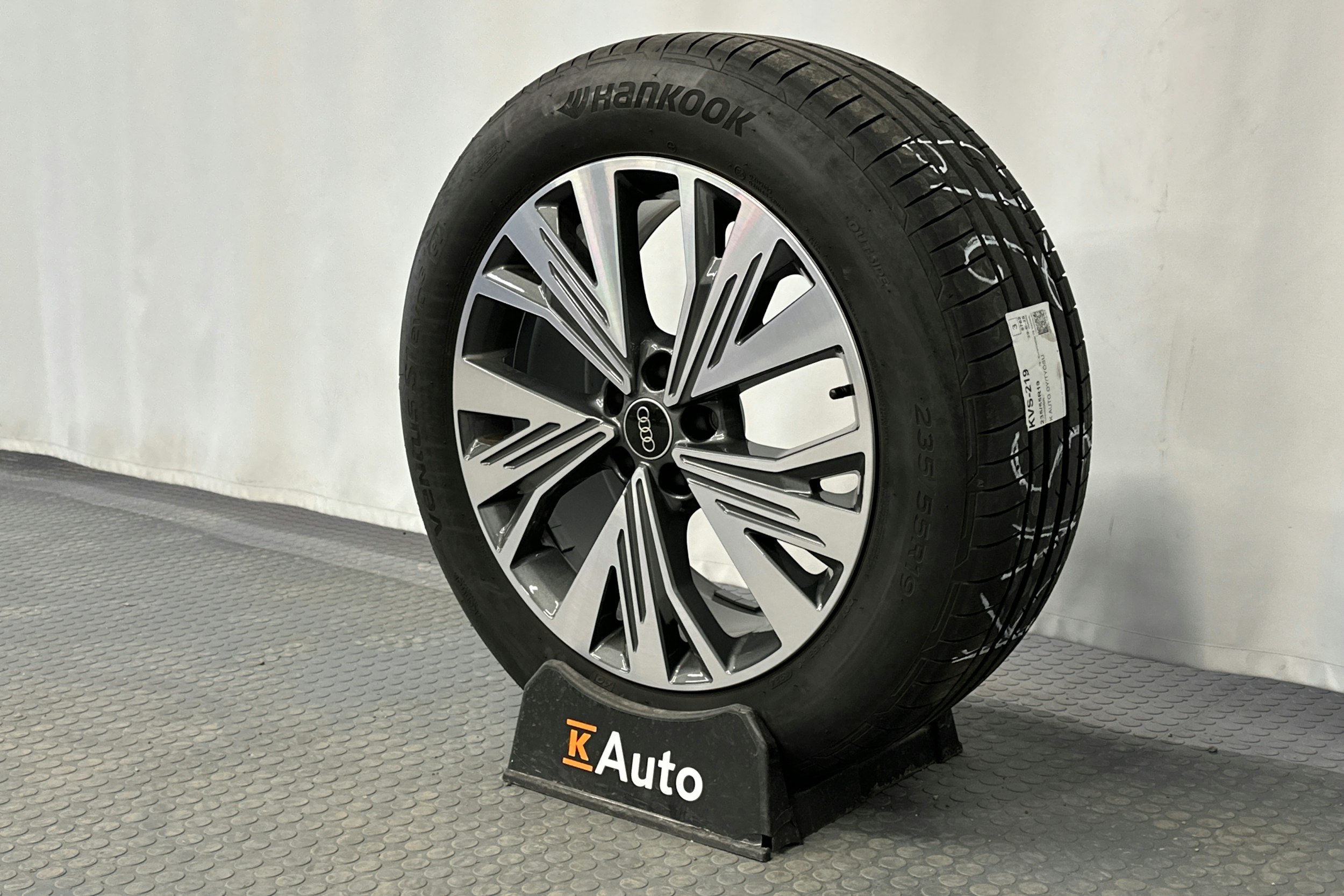 hopea Audi Q4 e-tron 2024 kuva 13.