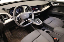 Harmaa Audi Q4 e-tron 2024 kuva 3.