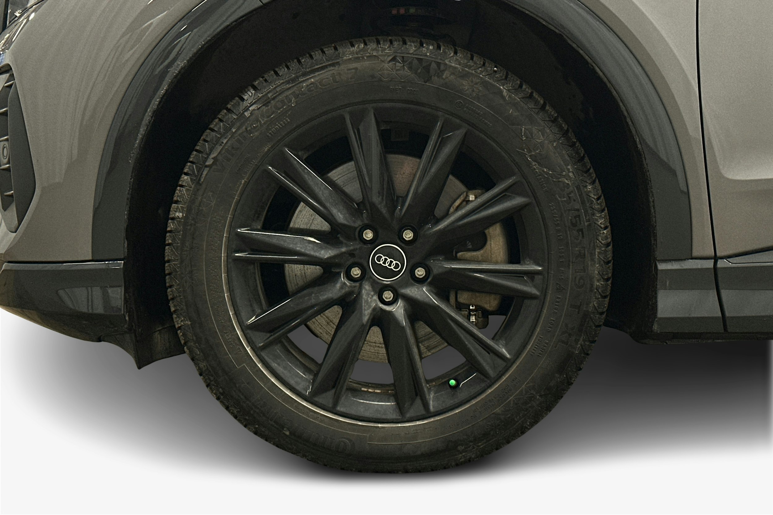 harmaa Audi Q4 e-tron 2024 kuva 9.