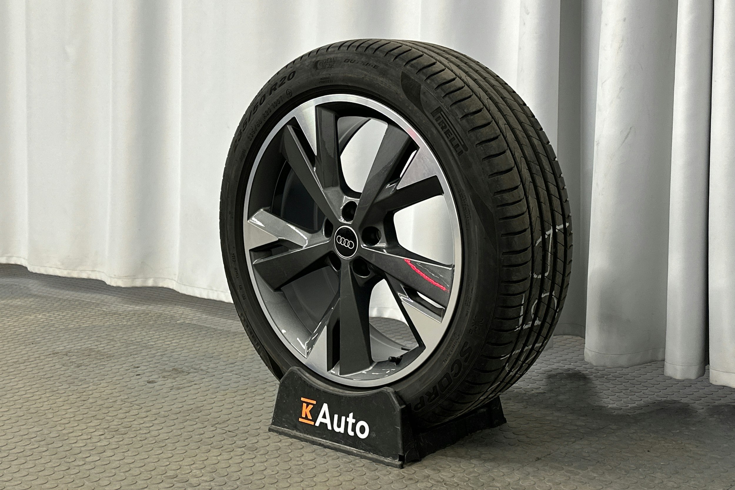 harmaa Audi Q4 e-tron 2024 kuva 10.