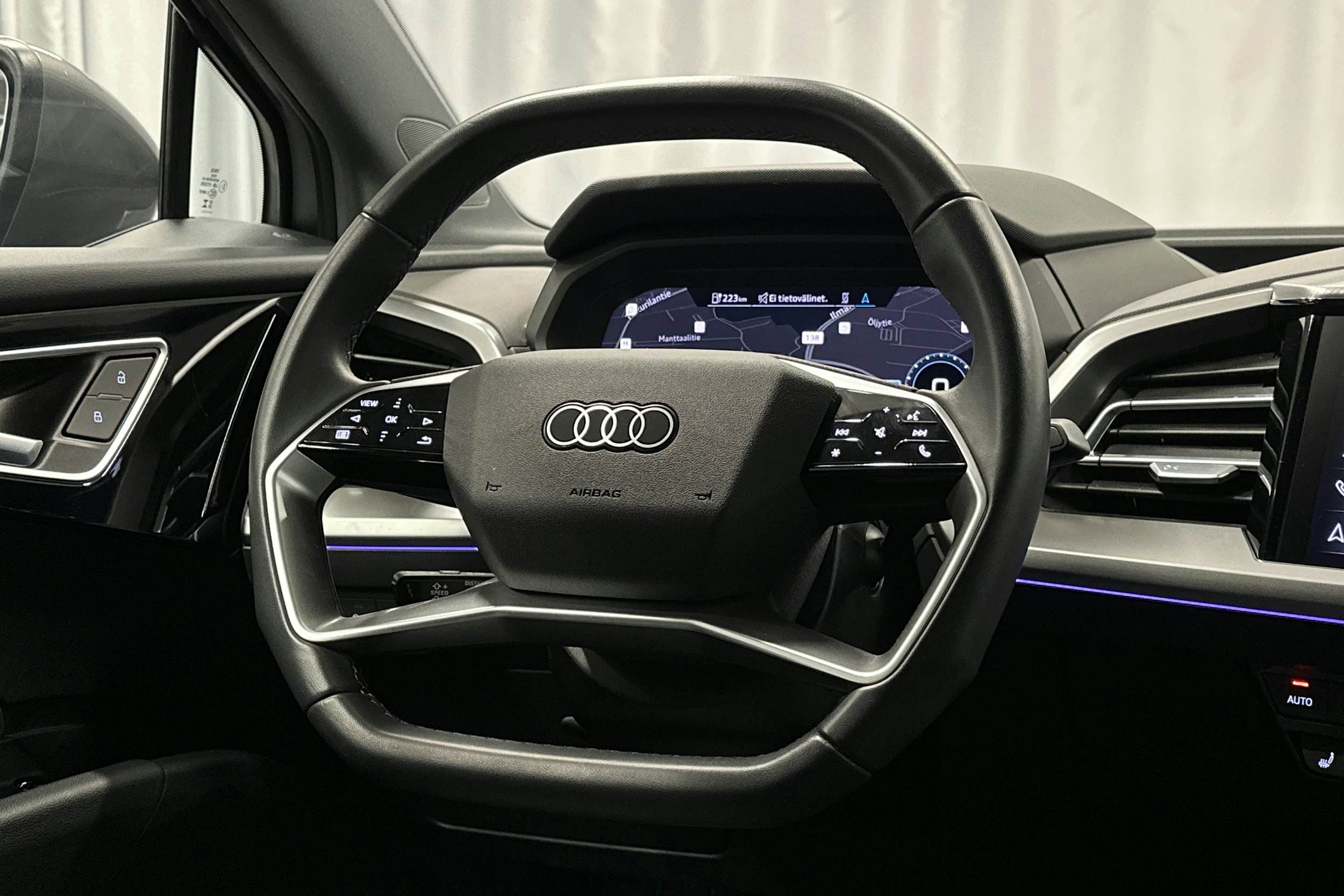 harmaa Audi Q4 e-tron 2024 kuva 15.