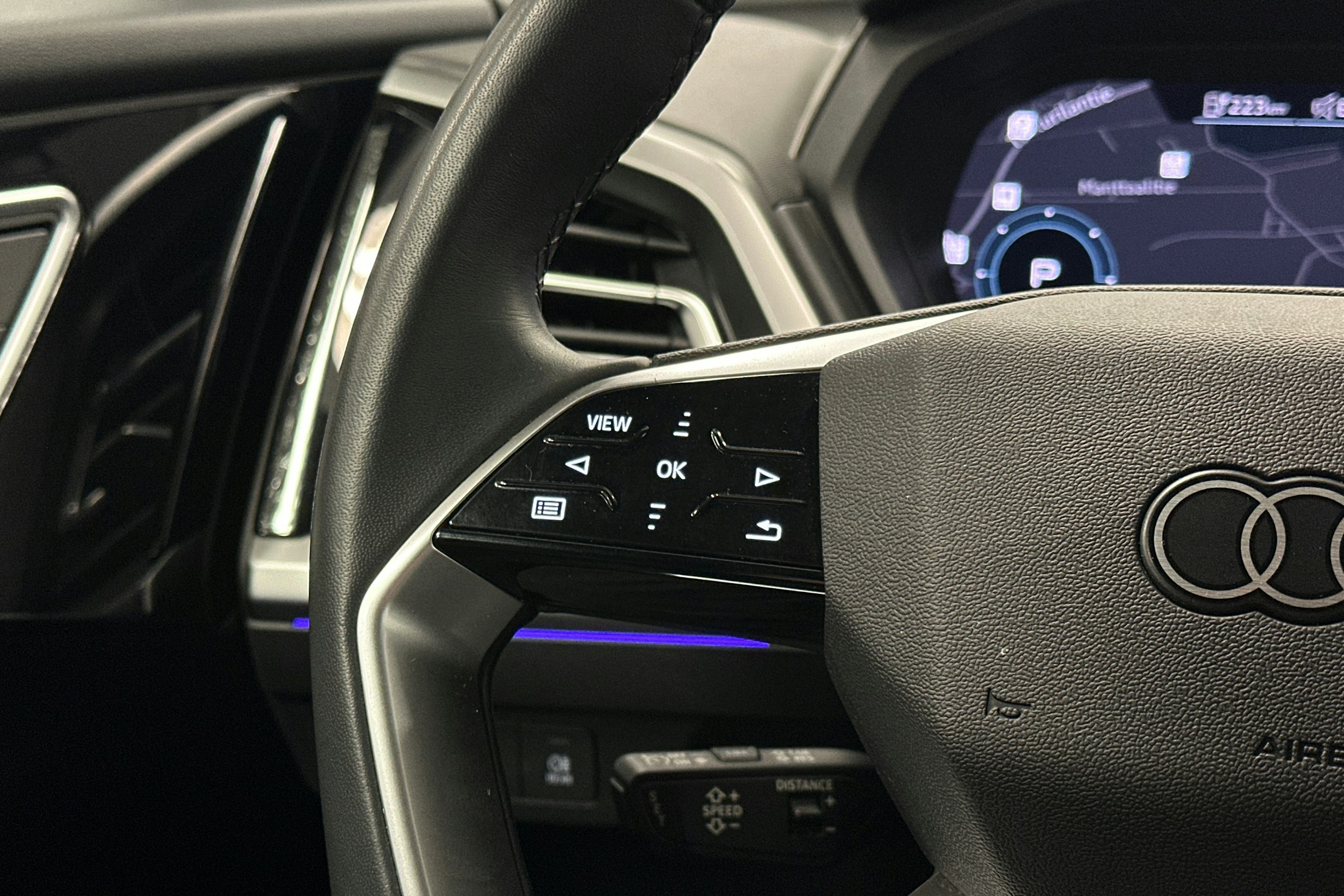 harmaa Audi Q4 e-tron 2024 kuva 16.