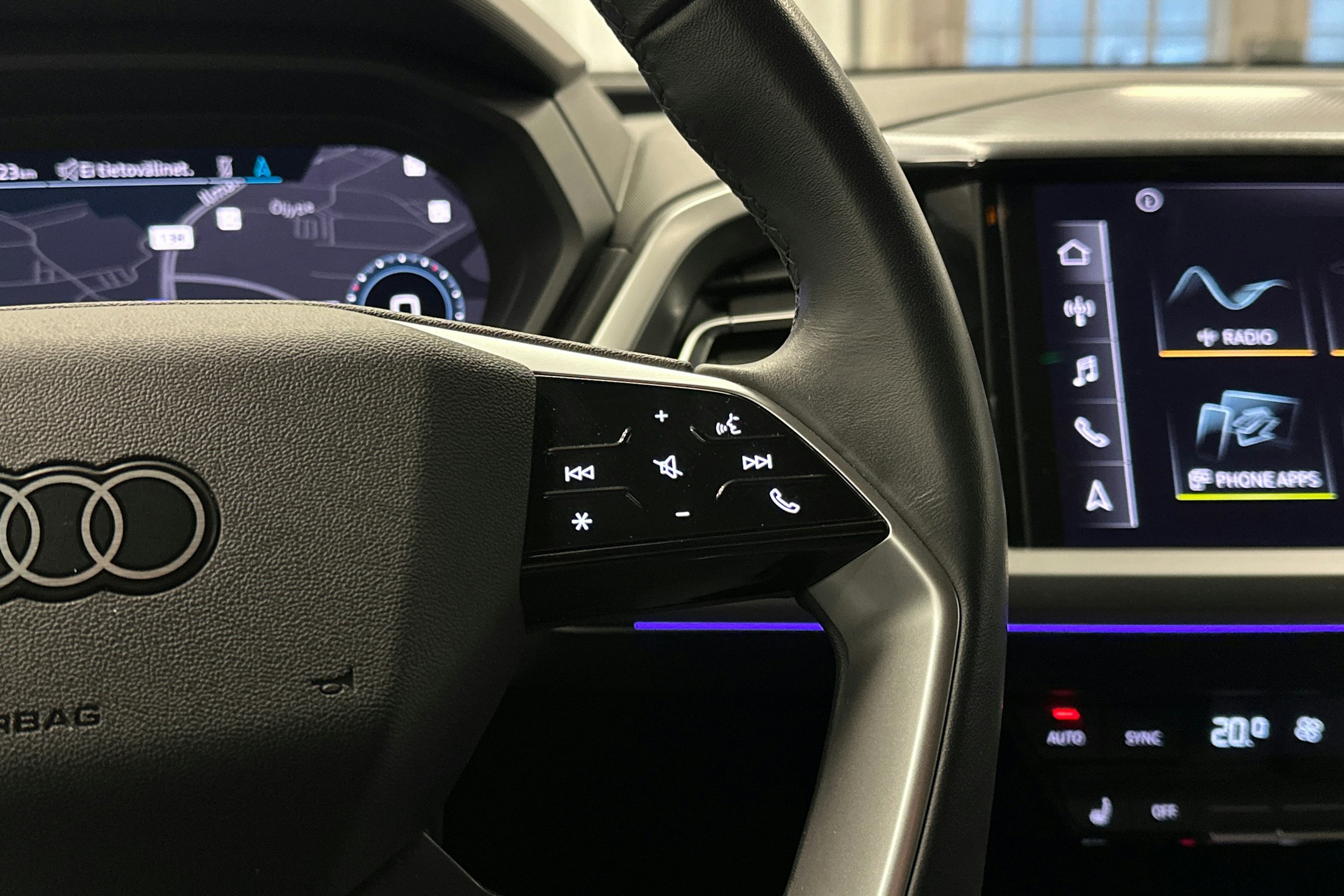 harmaa Audi Q4 e-tron 2024 kuva 17.