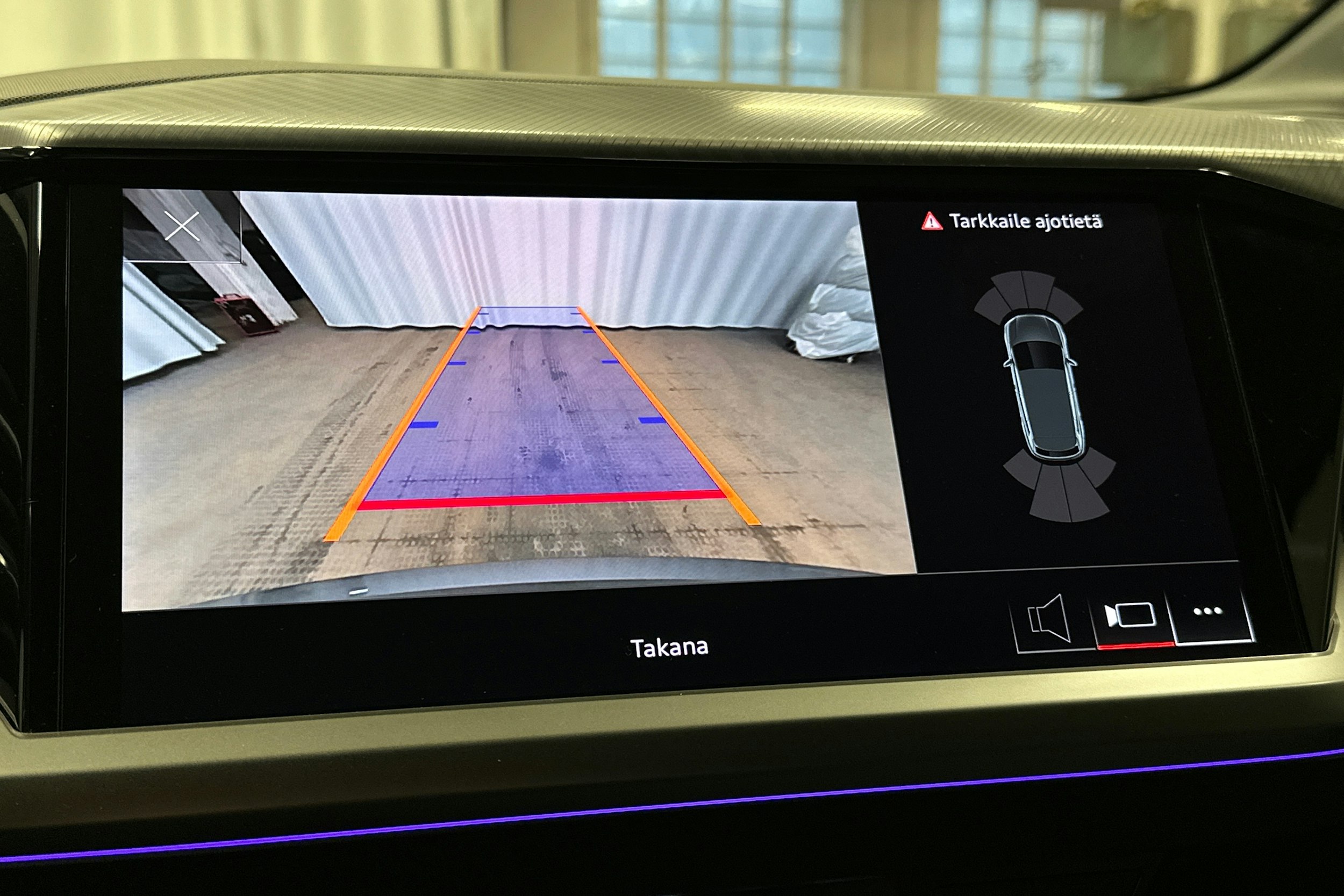 harmaa Audi Q4 e-tron 2024 kuva 26.