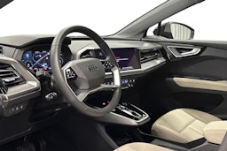 musta Audi Q4 e-tron 2024 kuva 6.