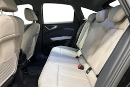 musta Audi Q4 e-tron 2024 kuva 8.