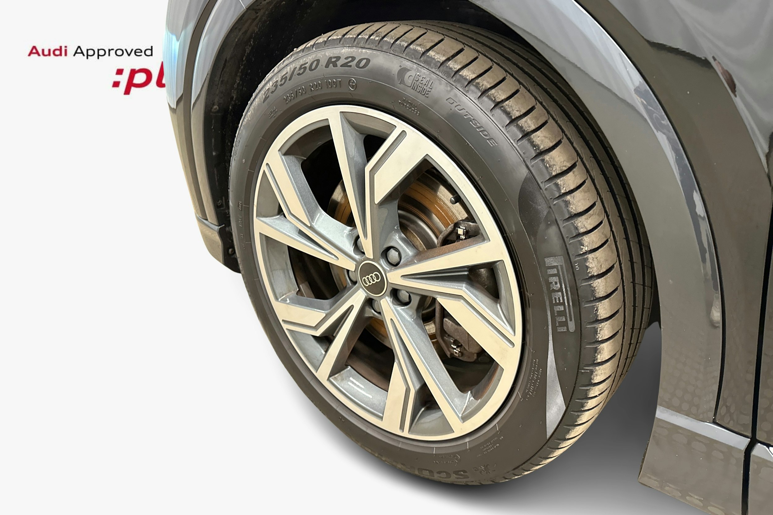 musta Audi Q4 e-tron 2024 kuva 9.