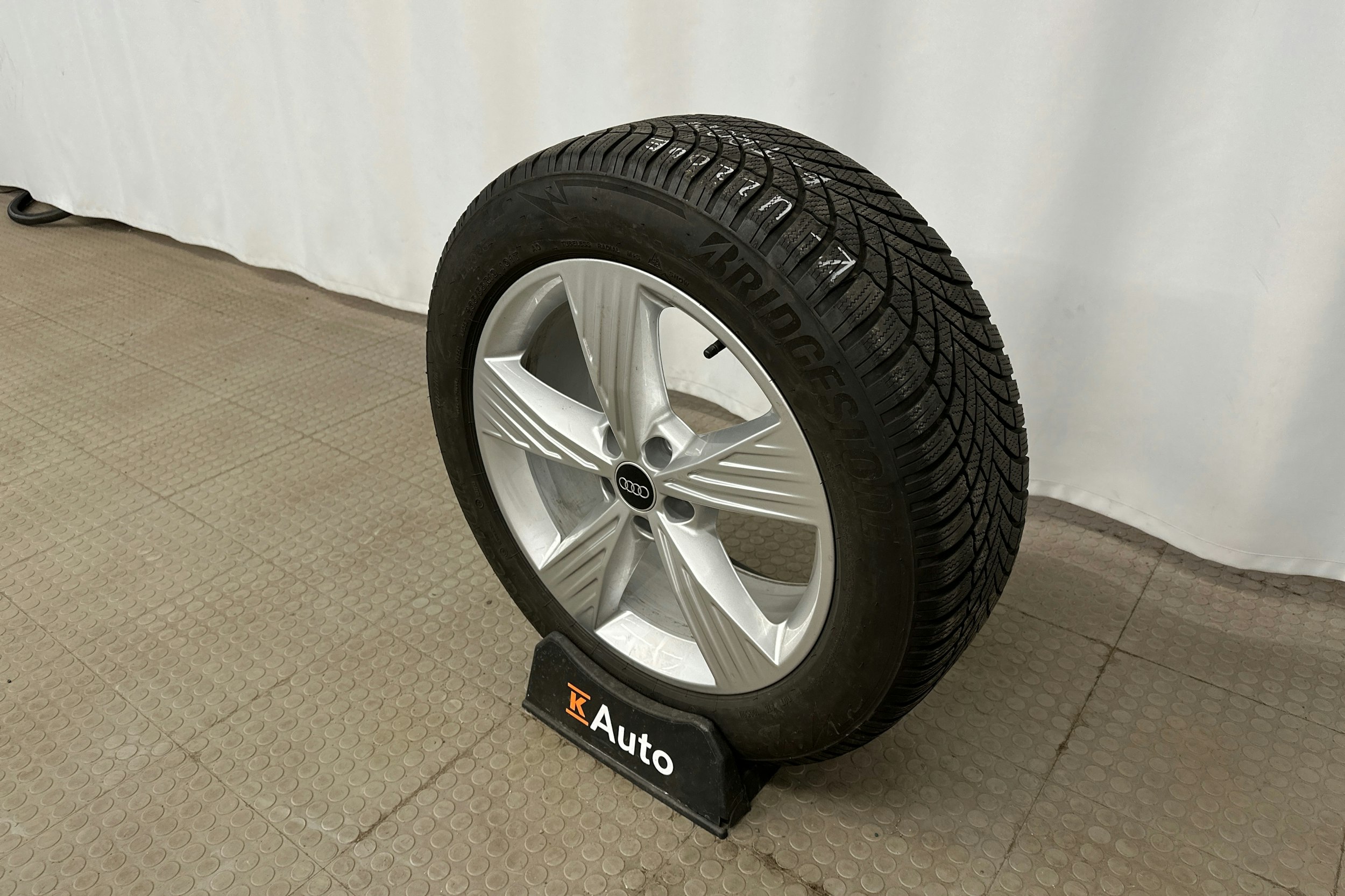 musta Audi Q4 e-tron 2024 kuva 10.