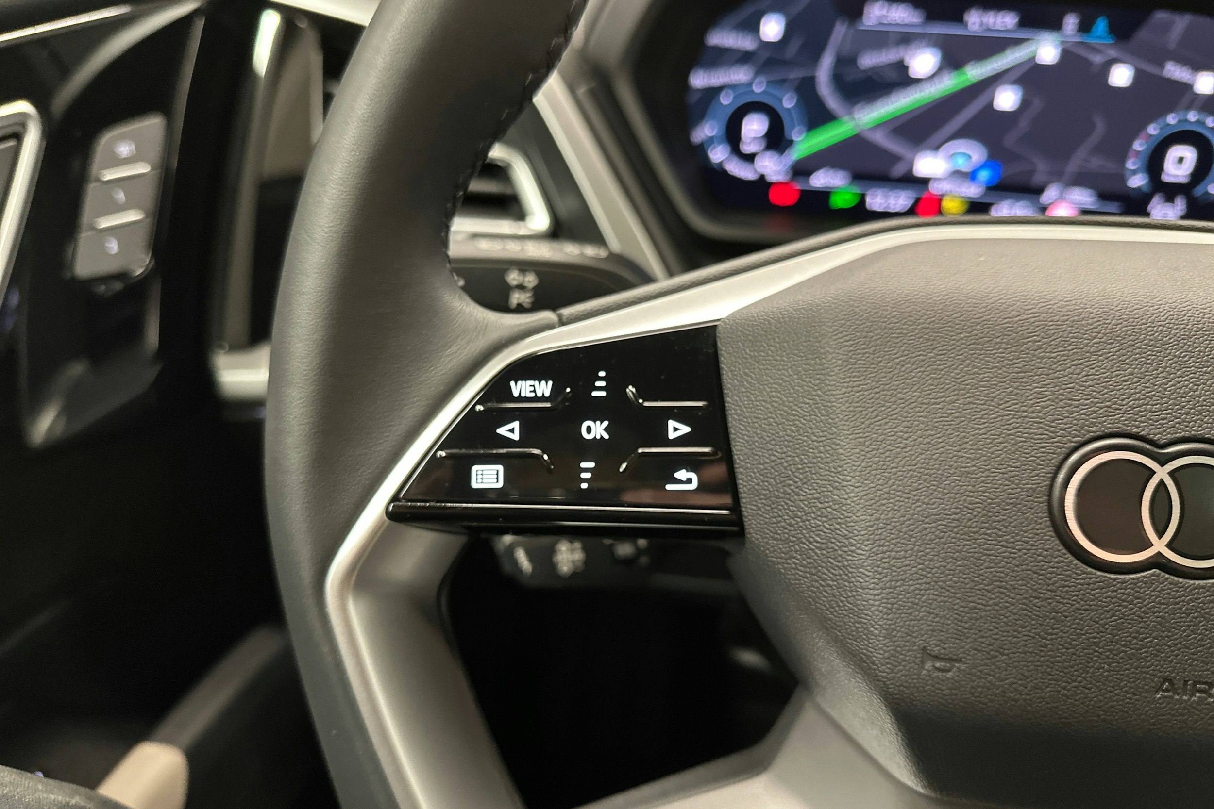 musta Audi Q4 e-tron 2024 kuva 11.