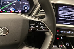 musta Audi Q4 e-tron 2024 kuva 12.