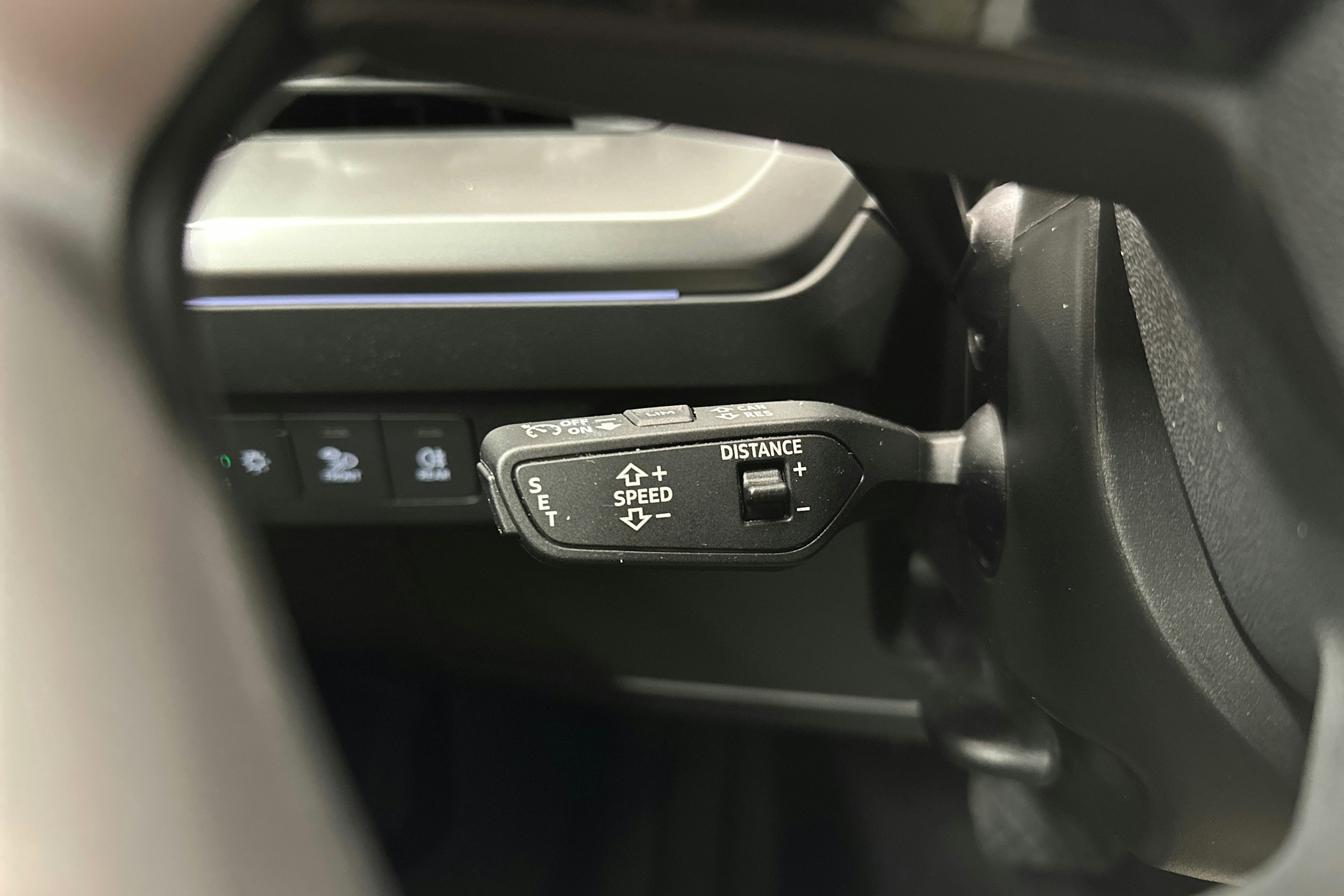 musta Audi Q4 e-tron 2024 kuva 13.