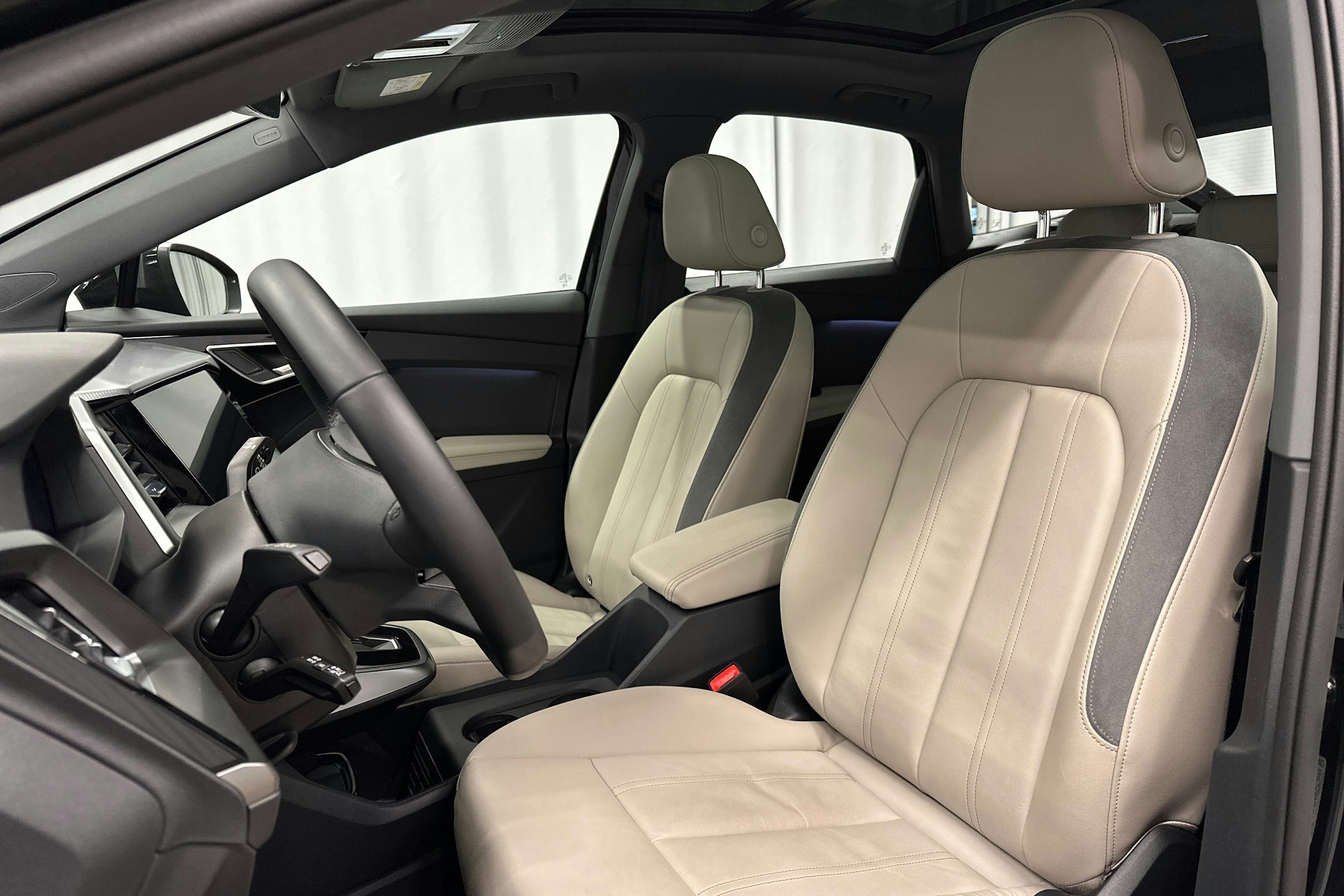 musta Audi Q4 e-tron 2024 kuva 18.
