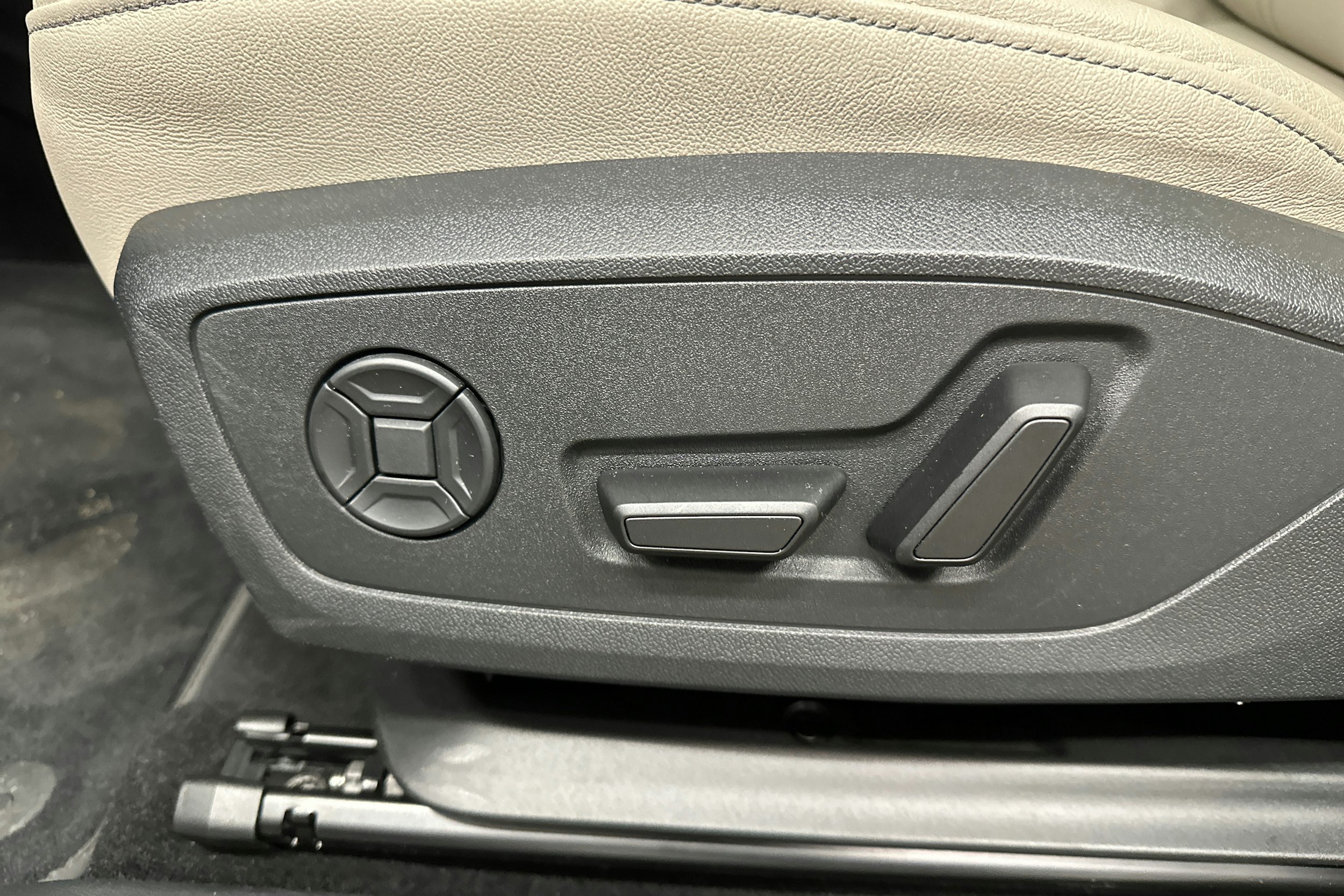 musta Audi Q4 e-tron 2024 kuva 19.