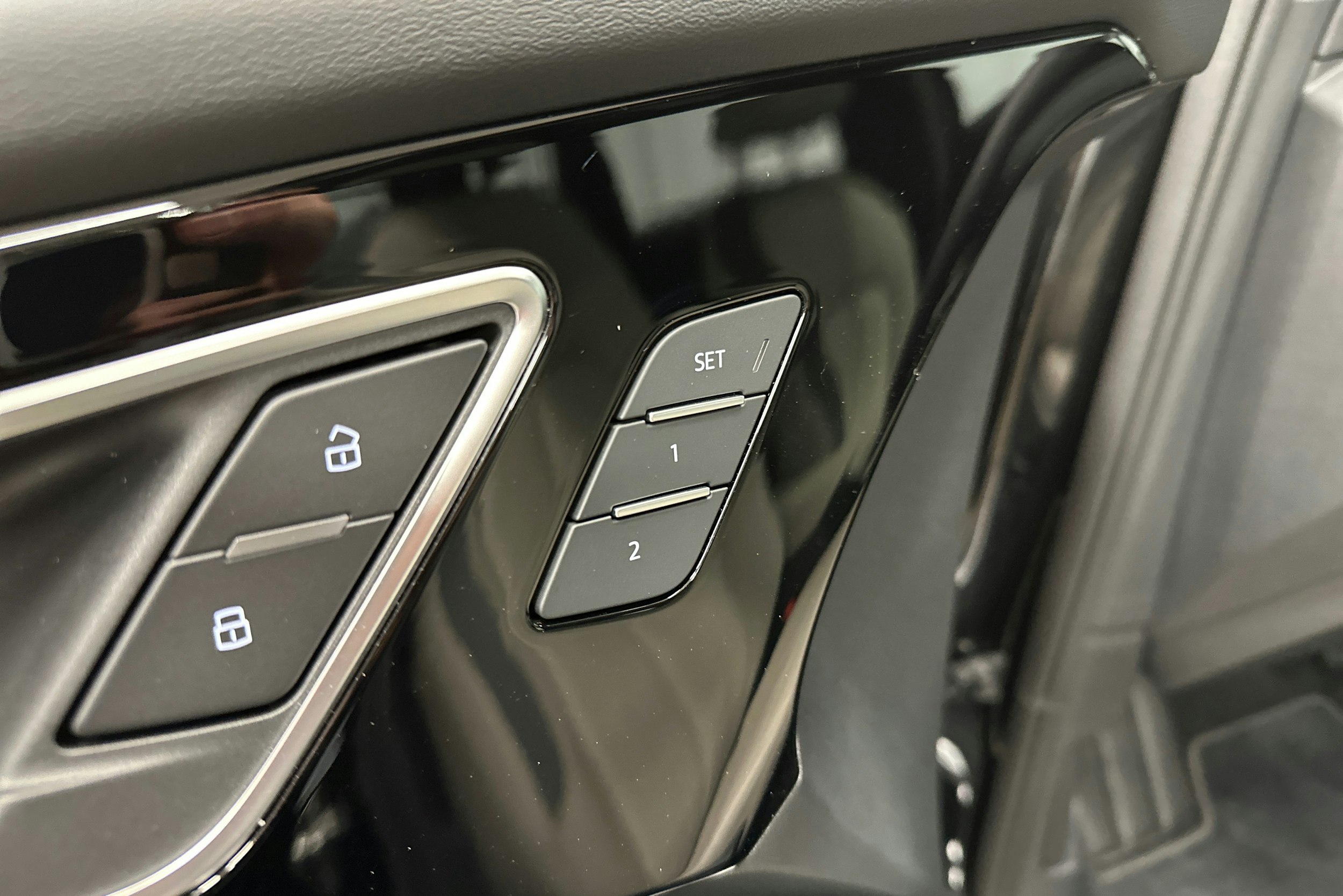 musta Audi Q4 e-tron 2024 kuva 20.