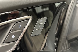 musta Audi Q4 e-tron 2024 kuva 20.