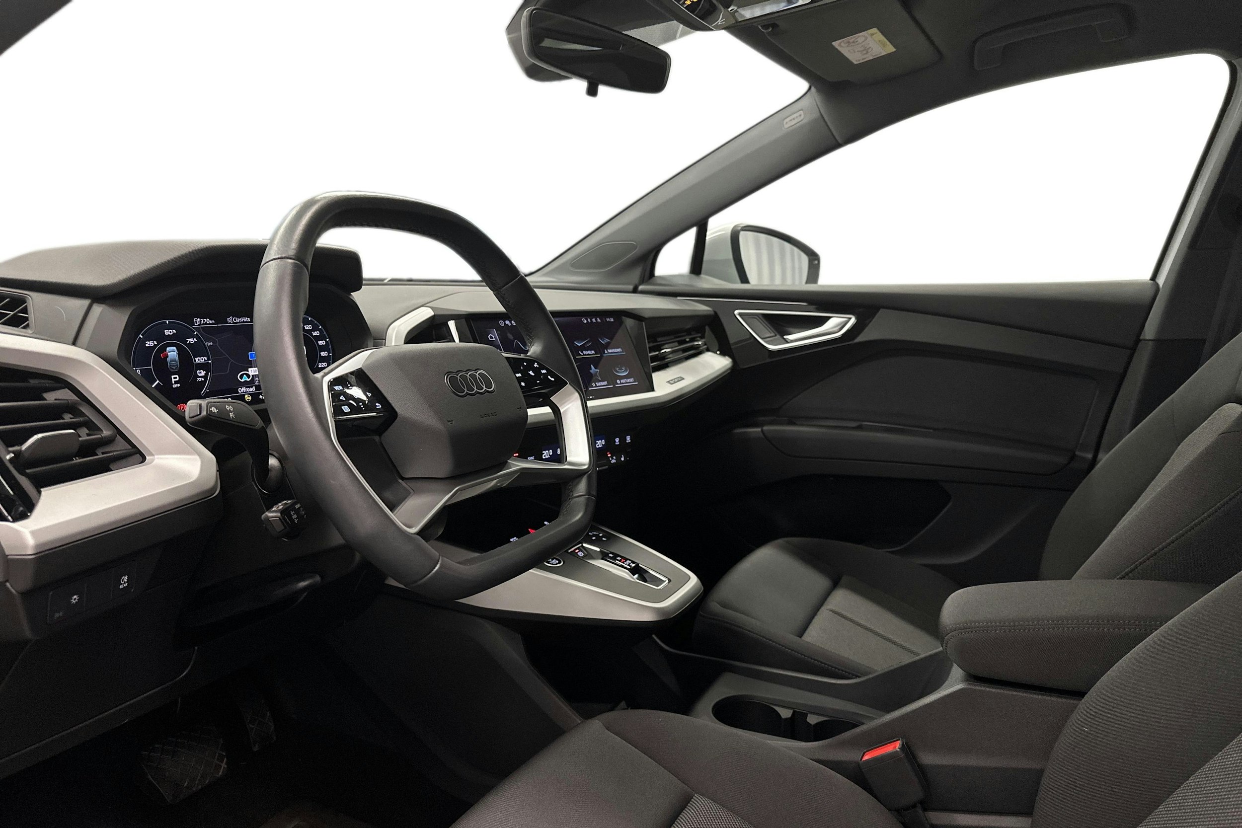 valkoinen Audi Q4 e-tron 2024 kuva 7.