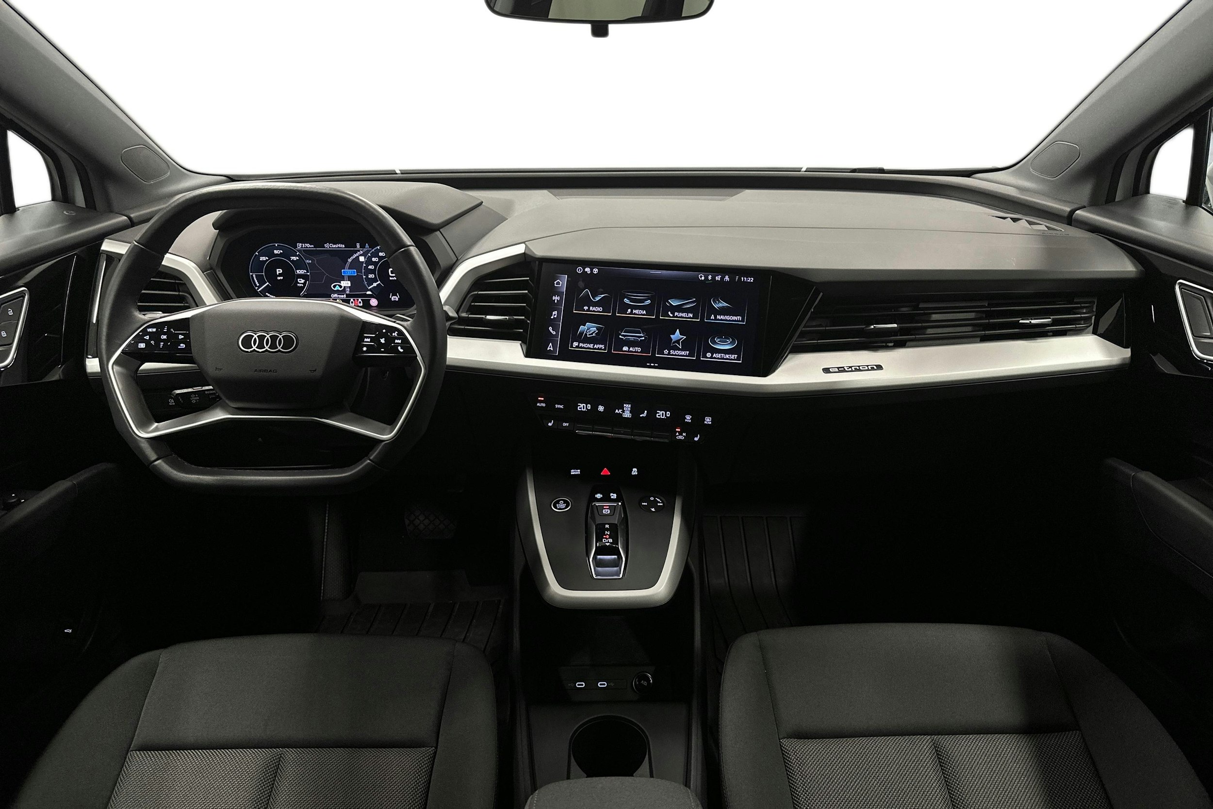 valkoinen Audi Q4 e-tron 2024 kuva 9.