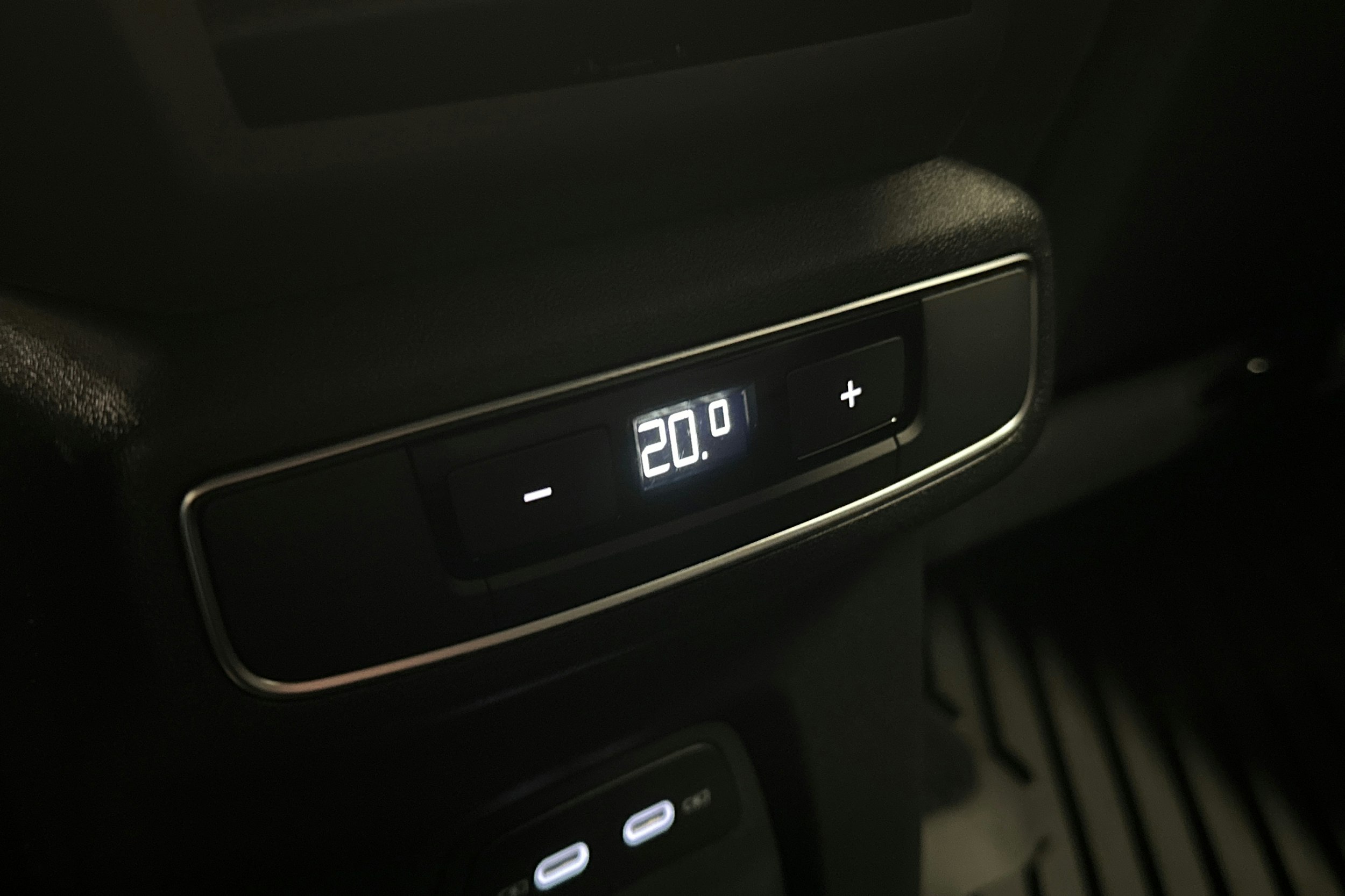 valkoinen Audi Q4 e-tron 2024 kuva 16.