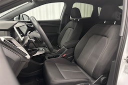 valkoinen Audi Q4 e-tron 2024 kuva 17.